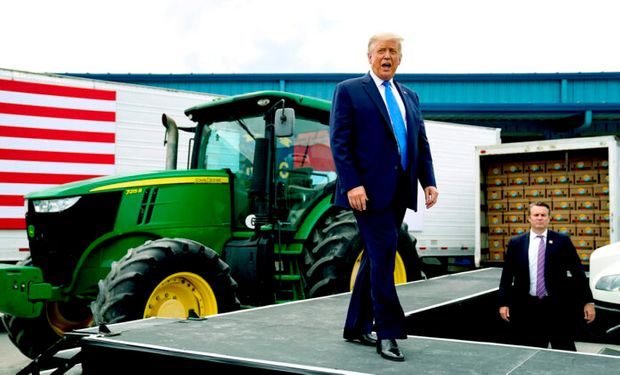 Trump amenazó a John Deere con más impuestos si traslada la producción a México