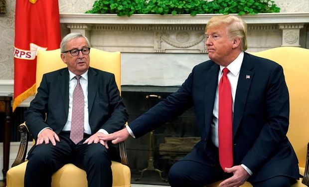 El presidente de la Comisión Europea, Jean-Claude Juncker, con el presidente estadounidense, Donald Trump.