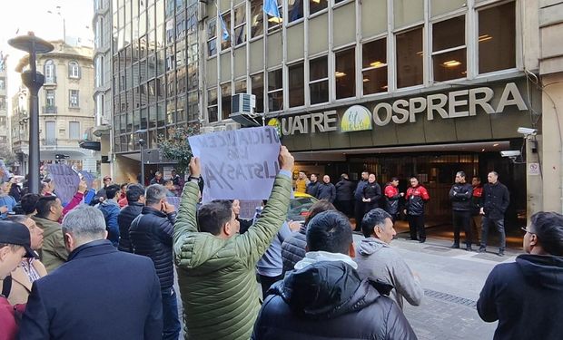 Trabajadores rurales cruzan a Milei antes de que asuma: “Hay que estar preparados”