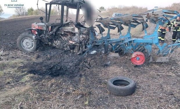 La vida para producir: un trabajador rural murió tras chocar con una mina en un campo de Ucrania