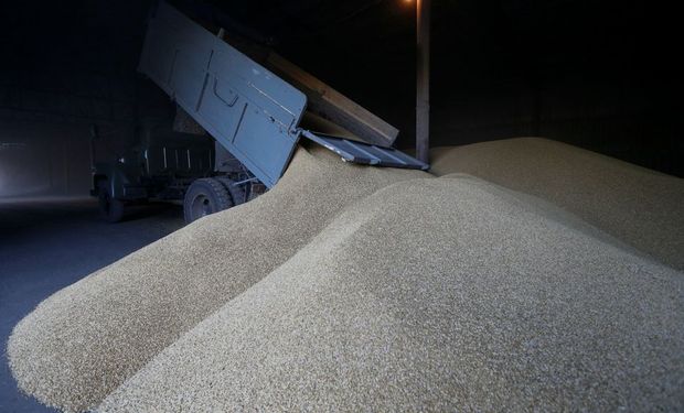 Ucrania acusa a Rusia de robar miles de toneladas de cereales