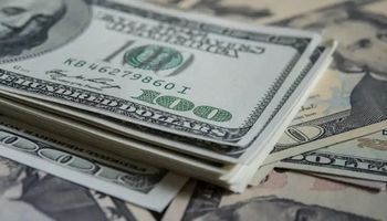 Dólar récord: el blue sigue imparable y alcanza los $880