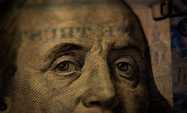 Dólar blue hoy: a cuánto cotiza este lunes 10 de julio y cuál es la brecha con el dólar Banco Nación