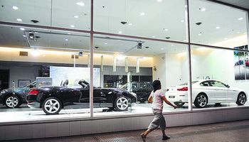 Por nuevo gravamen, los autos de alta gama subirán 30%