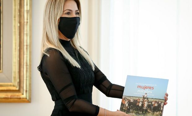 La primera dama toma la bandera de los derechos de las mujeres rurales y busca visibilizar su rol