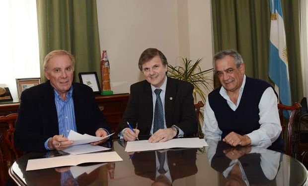 Fue firmado por el Presidente de CONINAGRO, Ing. Agr. Carlos Alberto Garetto, y el Presidente de la Bolsa de Cereales, Ing. Agr. Ricardo Daniel Marra.