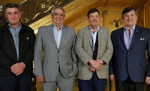 La Mesa de Enlace quedó conformada por Daniel Pelegrina (SRA), Carlos Acheton (FAA), Dardo Chiesa (CRA), Carlos Iannizzotto (Coninagro).