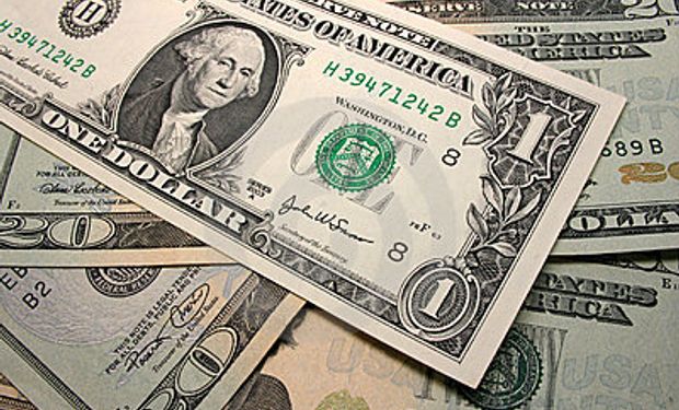 El Gobierno logró mantener el dólar oficial a $ 8