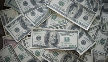 Dólar blue hoy: a cuánto cotiza este lunes 23 de enero y cómo queda la brecha contra el dólar Banco Nación