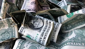 Dólar blue y dólar hoy: cuál es la cotización del 30 de octubre y cómo queda la brecha contra el Banco Nación