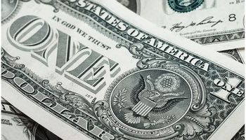 Dólar blue y dólar hoy: cuál es la cotización del 4 de mayo y cómo queda la brecha contra el Banco Nación
