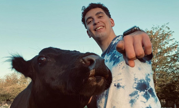 El influencer de la "vaca-perro": cómo se volvió una estrella Tik Tok desde un campo de Córdoba