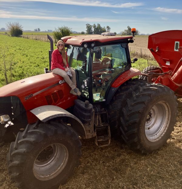 valentina cantone en el campo
