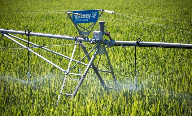 La única máquina que asegura rindes y está presente las 24 horas en el campo