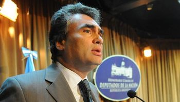 Bajan futuros de dólar por menor expectativa de devaluación