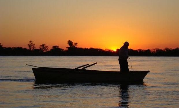 Por la histórica bajante del río Paraná, la Justicia ordenó la veda de pesca en Santa Fe
