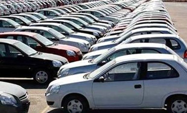 Volvió a derrumbarse en abril la venta de autos: cayó 35%