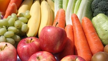 Clima aumenta preço de hortaliças e frutas em outubro, diz Conab