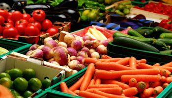 Productores regalarán 20.000 kilos de verduras en Plaza de Mayo