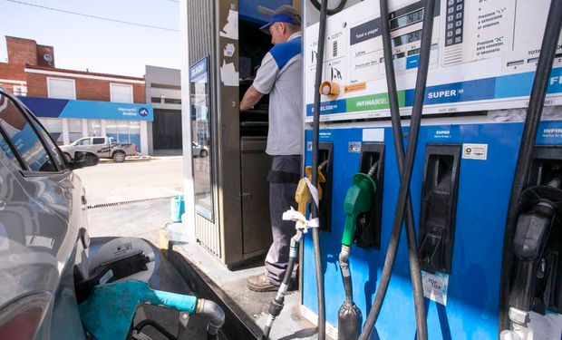 Actualizan el impuesto a los combustibles y se espera un aumento en la nafta y el gasoil