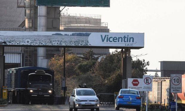 Vicentin: el nuevo directorio dialoga con grandes acreedores, mientras que productores marchan contra la pesificación de la deuda