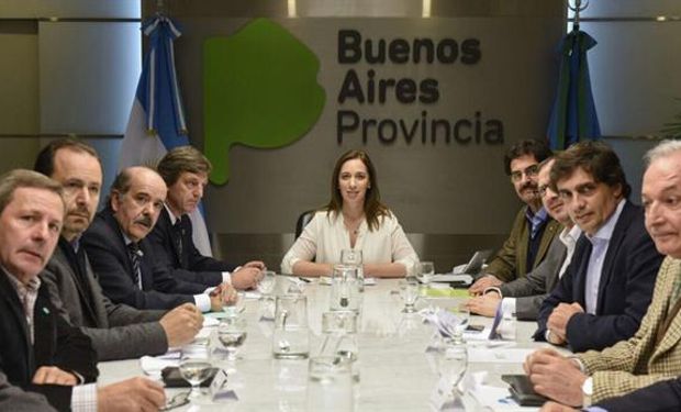 María Eugenia Vidal junto a dirigentes agropecuarios. Foto: Agroindustria BA