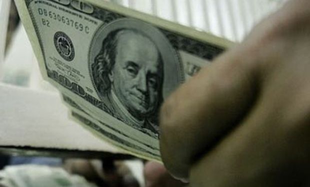 El dólar blue se desplomó 55 centavos en la semana