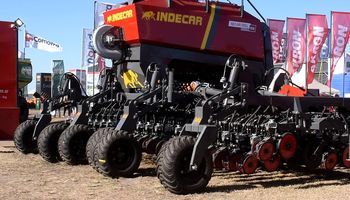 Indecar presentó la sembradora más equipada en tecnología de fábrica