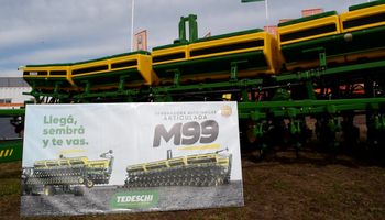 Sumaron precisión y potencia a la siembra y lograron combinarse con el automovilismo: "Sabemos de fierros, y esa potencia es la que volcamos en el campo”