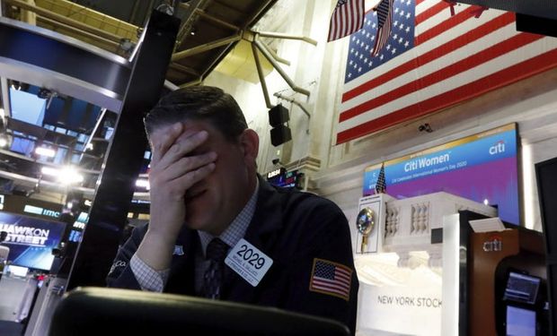 Lunes negro: se hunde Wall Street, sube el riesgo país y las acciones argentinas caen hasta 7%