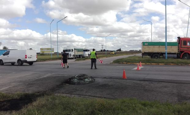 El paro de camiones sigue ante la falta de una convocatoria oficial y se suman cortes en reclamo de infraestructura