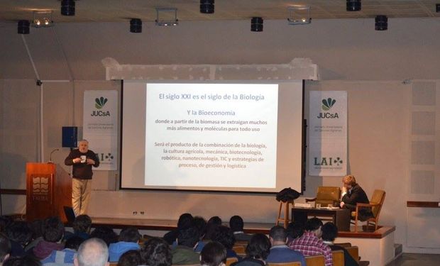 Los estudiantes de la FAUBA realizan una jornada de Ciencias Agrarias con foco en bioeconomía, bono de carbono y efluentes