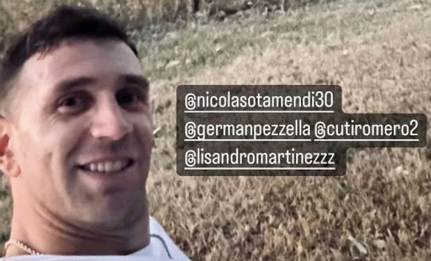 El Dibu se fue al campo y cargó a sus compañeros de selección con una foto de caballos