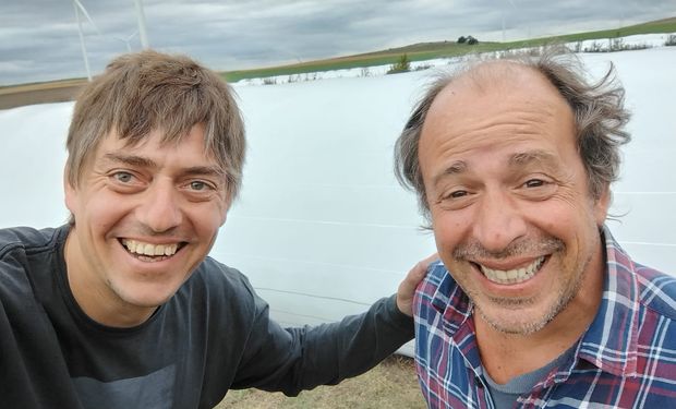 La idea nació por un alfajor: dos amigos crearon un sistema inédito para evitar la rotura de silobolsas