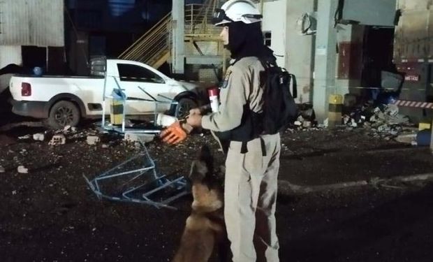 Explosão aconteceu em um silo, equipamento de armazenagem e secagem de grãos, por volta das 16h50 de ontem. (Foto-redes sociais)