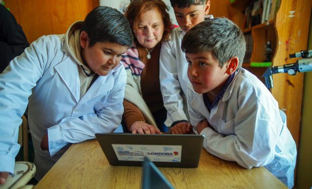 La provincia que inició un plan para instalar 861 antenas Starlink en escuelas rurales y entregó 3635 netbooks