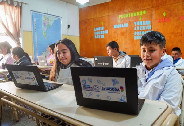 La provincia que inició un plan para instalar 861 antenas Starlink en escuelas rurales y entregó 3635 netbooks