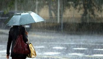 Chuva forte persiste no Sudeste com risco de alagamentos; calor domina o Brasil