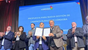 El productor financiará el mantenimiento de los caminos rurales: Córdoba presentó un proyecto de ley