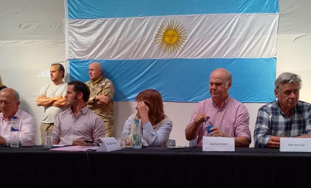 Bullrich visitó a los productores inundados: se anunció más maquinaria, 1900 millones de pesos y obras en la Cuenca del Salado