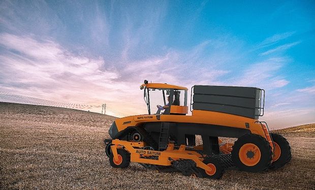 Un argentino presentó AutoSatum: una sembradora autopropulsada, ágil, eléctrica y competitiva