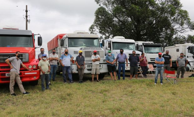 El paro de transportistas ya impacta en el ingreso de camiones a los puertos