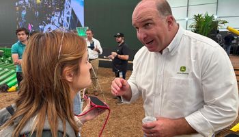 Apesar dos juros altos, John Deere acelera lançamentos, investimentos e inclusão digital no agro