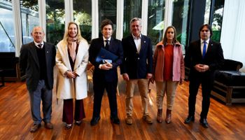 Milei le prometió al campo que el próximo impuesto que bajará son las retenciones y que será de forma definitiva