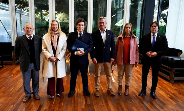 Milei le prometió al campo que el próximo impuesto que bajará son las retenciones y que será de forma definitiva