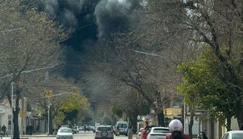 Impactante explosión seguida de incendio en el sur de Santa Fe: se ve a más de 30 km del lugar
