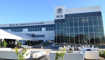 Inauguran un laboratorio modelo que puede analizar granos, frutas, verduras, carnes, suelos, aguas y genética: la apuesta de la Bolsa de Comercio de Rosario