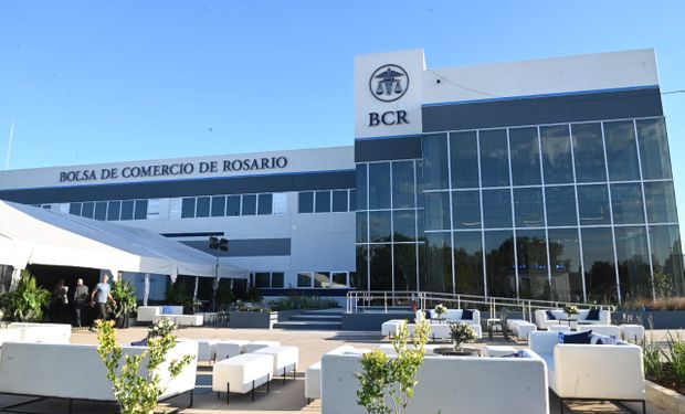 Inauguran un laboratorio modelo que puede analizar granos, frutas, verduras, carnes, suelos, aguas y genética: la apuesta de la Bolsa de Comercio de Rosario