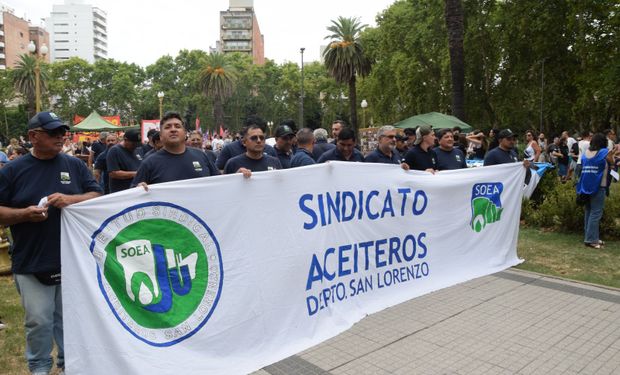 Se paralizan las exportaciones por el paro en los puertos: cruce entre aceiteros y la industria por la reforma laboral