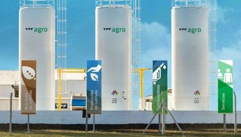 Se vende YPF Agro: "YPF no tiene know how de agro, hasta soy marrón me parezco al petróleo"
